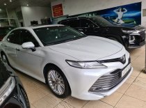 Toyota Camry 2020 - Cần bán xe Toyota Camry 2.5Q năm sản xuất 2020, màu trắng, nhập khẩu nguyên chiếc giá 1 tỷ 190 tr tại Hà Nam
