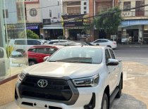 Toyota Hilux 2023 - Giao xe ngay giá 860 triệu tại Bình Định