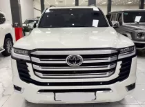 Toyota Land Cruiser LC300 2024 - Toyota Land Cruiser LC300 Trắng 2024 lướt có 8 nghìn km, Xe đã lên full đồ Trung Đông giá 5 tỷ 650 tr tại Hà Nội