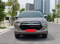 Toyota Innova 2.0V 2019 - Bán ô tô Toyota Innova 2.0V đời 2019, màu nâu giá 599 triệu tại Tp.HCM