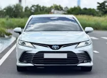 Toyota Camry Hybrid 2023 - Cần bán Toyota Camry 2.5 HV Hybrid sản xuất 2023, màu trắng, nhập khẩu giá 1 tỷ 350 tr tại Hà Nội