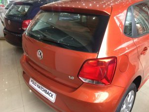 Toyota Yaris AT 2015 - Volkswagen Polo Hatchback 1.6 AT, màu cam, ưu đãi cực sốc, giá chỉ còn 662tr, trả trước 133tr giao xe ngay