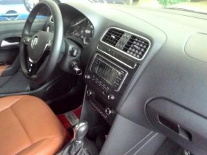 Toyota Yaris AT 2015 - Volkswagen Polo Hatchback 1.6 AT, màu cam, ưu đãi cực sốc, giá chỉ còn 662tr, trả trước 133tr giao xe ngay