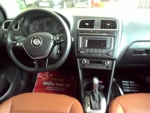 Toyota Yaris AT 2015 - Volkswagen Polo Hatchback 1.6 AT, màu cam, ưu đãi cực sốc, giá chỉ còn 662tr, trả trước 133tr giao xe ngay