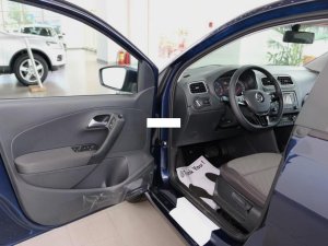 Toyota Yaris  AT 2015 - Volkswagen Polo Hatchback AT đời 2015, màu xanh lam, xe nhập, giá 662 triệu, giao xe ngay, trả trước từ 133 triệu
