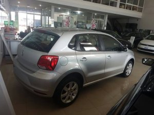 Toyota Yaris  AT 2015 - Bán xe Volkswagen Polo Hatchback AT đời 2015, màu bạc, xe nhập, ưu đãi khủng, giá chỉ còn 662 triệu