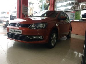 Toyota Yaris AT 2015 - Volkswagen Polo Hatchback 1.6 AT màu cam, nhập khẩu nguyên chiếc, giá đặc biệt 662 triệu