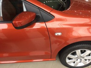 Toyota Yaris AT 2015 - Volkswagen Polo Hatchback 1.6 AT màu cam, nhập khẩu nguyên chiếc, giá đặc biệt 662 triệu