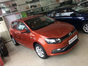 Toyota Yaris AT 2015 - Volkswagen Polo Hatchback 1.6 AT màu cam, nhập khẩu nguyên chiếc, giá đặc biệt 662 triệu