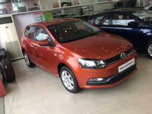 Toyota Yaris AT 2015 - Volkswagen Polo Hatchback 1.6 AT màu cam, nhập khẩu nguyên chiếc, giá đặc biệt 662 triệu