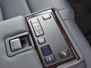 Toyota Camry 2.4G 2017 - Cần bán Toyota Camry 2.4G đời 2017, màu bạc