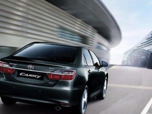 Toyota Camry 2.4G 2017 - Cần bán Toyota Camry 2.4G đời 2017, màu bạc