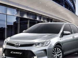 Toyota Camry 2.4G 2017 - Cần bán Toyota Camry 2.4G đời 2017, màu bạc