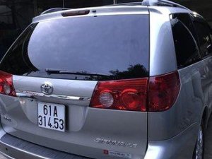 Toyota Sienna 1999 - Bán Toyota Sienna đời 1999, màu bạc số tự động