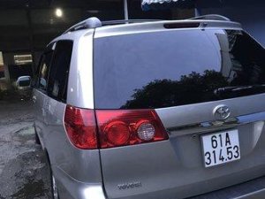 Toyota Sienna 1999 - Bán Toyota Sienna đời 1999, màu bạc số tự động