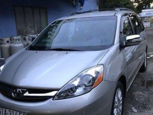 Toyota Sienna 1999 - Bán Toyota Sienna đời 1999, màu bạc số tự động