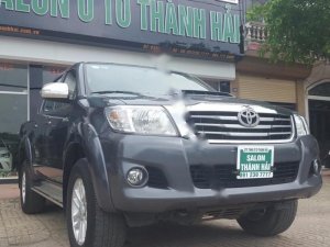 Toyota Hilux 4x2MT 2013 - Cần bán lại xe Toyota Hilux 4x2MT đời 2013, màu xám số sàn