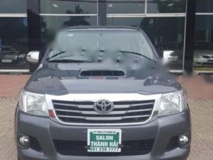 Toyota Hilux 4x2MT 2013 - Cần bán lại xe Toyota Hilux 4x2MT đời 2013, màu xám số sàn