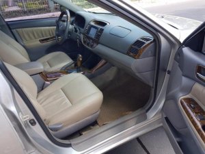 Toyota Camry LE 2005 - Bán Toyota Camry LE đời 2005, màu bạc, xe nhập 