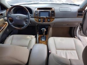 Toyota Camry LE 2005 - Bán Toyota Camry LE đời 2005, màu bạc, xe nhập 