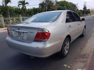 Toyota Camry LE 2005 - Bán Toyota Camry LE đời 2005, màu bạc, xe nhập 