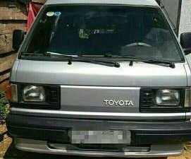 Toyota Hiace 1986 - Bán Toyota Hiace năm 1986, màu bạc, 60 triệu