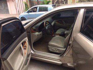 Toyota Camry LE 2006 - Bán Toyota Camry LE đời 2006, màu vàng, nhập khẩu, giá 635tr