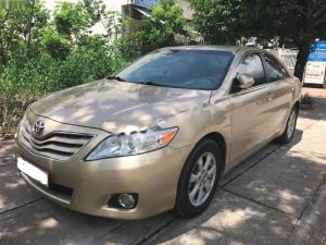 Toyota Camry LE 2010 - Bán xe Toyota Camry LE đời 2010, màu vàng, nhập khẩu