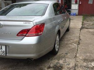 Toyota Avalon 2006 - Bán Toyota Avalon 2006, màu bạc số tự động, giá chỉ 650 triệu