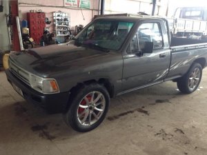 Toyota Hilux 4x2MT 1994 - Bán Toyota Hilux 4x2MT sản xuất 1994, màu xám, xe nhập