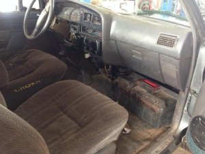 Toyota Hilux 4x2MT 1994 - Bán Toyota Hilux 4x2MT sản xuất 1994, màu xám, xe nhập
