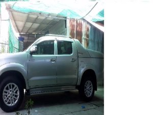 Toyota Hilux 2013 - Cần bán gấp Toyota Hilux đời 2013, nhập khẩu, ít sử dụng, giá 535tr