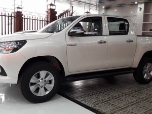 Toyota Hilux 2.4E MT 2017 - Toyota Hilux 2017 chính hãng, mới 100%, 675 triệu, LH: 0932506503