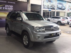 Toyota 4 Runner GMT 2.5 2011 - Bán xe Toyota 4 Runner 2011, màu bạc, 688 triệu