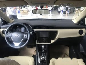 Toyota Corolla Altis 2017 - Cần bán xe Toyota Corolla altis đời 2017, màu bạc