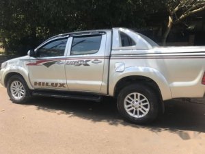 Toyota Hilux   2012 - Bán ô tô Toyota Hilux đời 2012, màu bạc