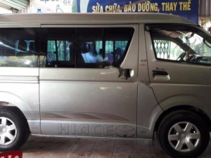 Toyota Hiace 2.5 2006 - Bán xe Toyota Hiace 2.5 đời 2006, màu bạc chính chủ, 290 triệu