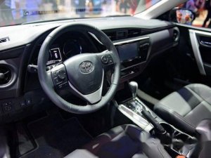 Toyota Corolla Altis MT 2017 - Bán ô tô Toyota Corolla altis MT đời 2017, màu bạc, giá tốt