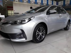 Toyota Corolla Altis MT 2017 - Bán ô tô Toyota Corolla altis MT đời 2017, màu bạc, giá tốt