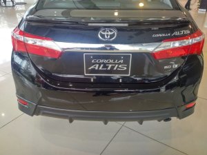 Toyota Corolla Altis 2017 - Toyota Corolla Altis 1.8 CVT 2018, mẫu xe toàn cầu, có đủ màu, khuyến mãi lớn, giao xe ngay