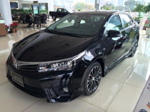 Toyota Corolla Altis 2017 - Toyota Corolla Altis 1.8 CVT 2018, mẫu xe toàn cầu, có đủ màu, khuyến mãi lớn, giao xe ngay