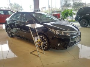 Toyota Corolla Altis 2017 - Toyota Corolla Altis 1.8 CVT 2018, mẫu xe toàn cầu, có đủ màu, khuyến mãi lớn, giao xe ngay