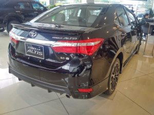 Toyota Corolla Altis 2017 - Toyota Corolla Altis 1.8 CVT 2018, mẫu xe toàn cầu, có đủ màu, khuyến mãi lớn, giao xe ngay