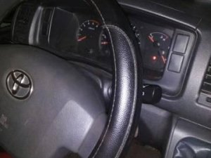 Toyota Hiace 2015 - Cần bán gấp Toyota Hiace đời 2015, màu bạc chính chủ, giá chỉ 905 triệu