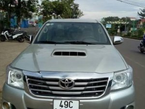 Toyota Hilux 2011 - Bán Toyota Hilux đời 2011, màu vàng cát