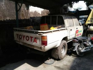 Toyota Hilux 1993 - Cần bán xe Toyota Hilux đời 1993, màu trắng