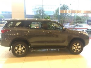 Toyota Fortuner V 2.4L AT 2017 - Toyota Mỹ Đình, bán Fortuner máy dầu 2017, xe nhập 100%, khuyến mãi cực sâu, LH ngay: 0976112268