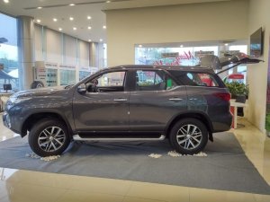 Toyota Fortuner 2.4G 4x2MT 2017 - Bán Toyota Fortuner 2.4G 4x2MT đời 2017, màu xám, nhập khẩu, 981 triệu