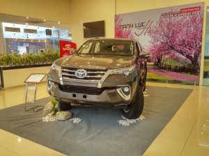 Toyota Fortuner 2.4G 4x2MT 2017 - Bán Toyota Fortuner 2.4G 4x2MT đời 2017, màu xám, nhập khẩu, 981 triệu