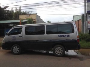 Toyota Hiace 2001 - Cần bán lại xe Toyota Hiace đời 2001, 135 triệu